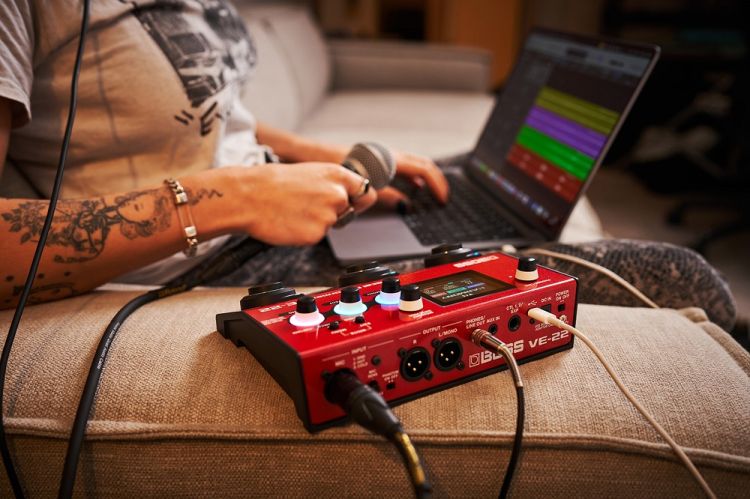 processeur-multi-effets-boss-modele-ve-22-vocal-pe_0004.jpg